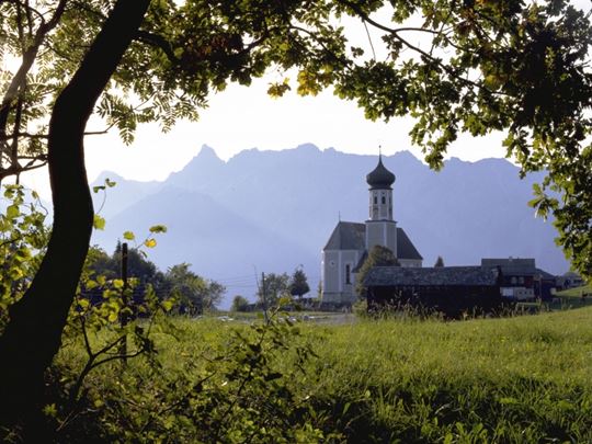 Kirke i flot natur | Ferie i Østrig | Landal GreenParks