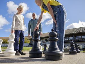 Familie der spiller skak | Landal GreenParks